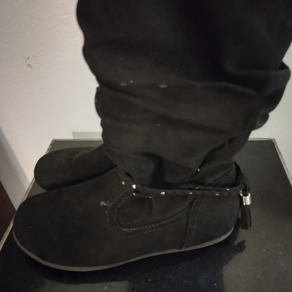 GIRLS BOOTS JUST IN TIME FOR WINTER - Picture 2 of 6